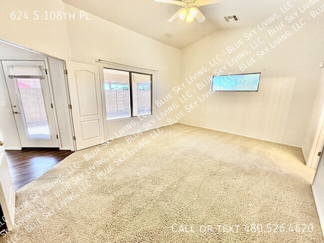 Building Photo - 624 S 108th Pl