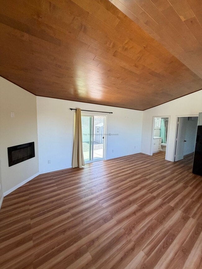 Building Photo - 1564 York Dr