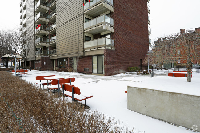 Building Photo - West Park Court