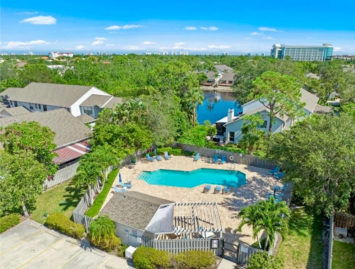 Building Photo - 833 Meadowland Dr