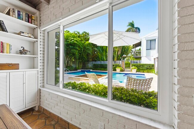 Building Photo - 3208 N Flagler Dr