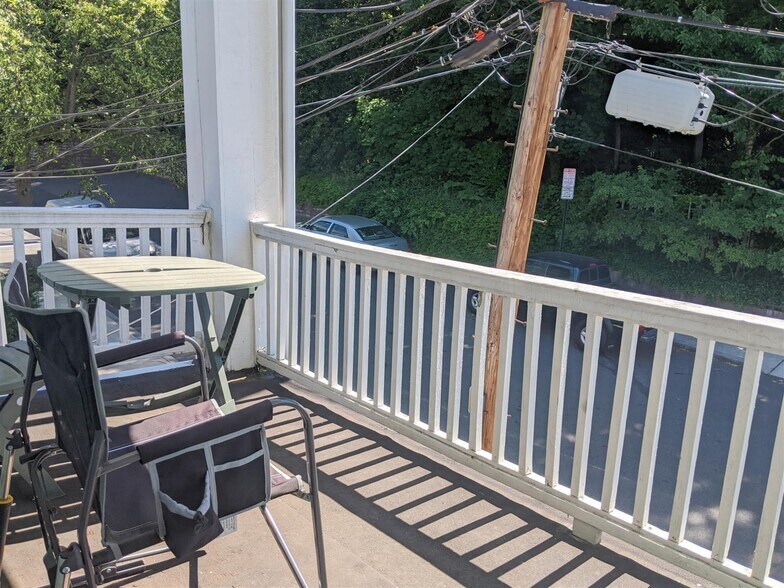 Building Photo - 64 Linden Ave