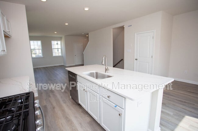 Building Photo - 234 Macoun Way