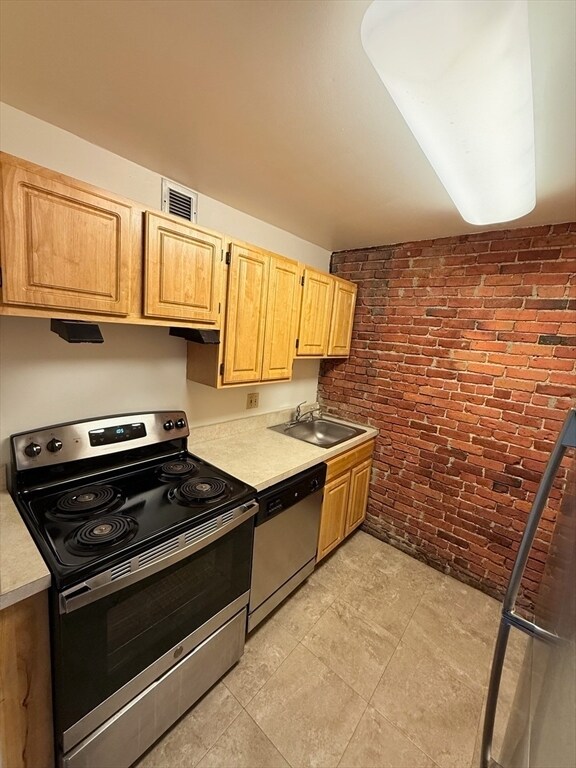 Building Photo - 66 Westland Ave