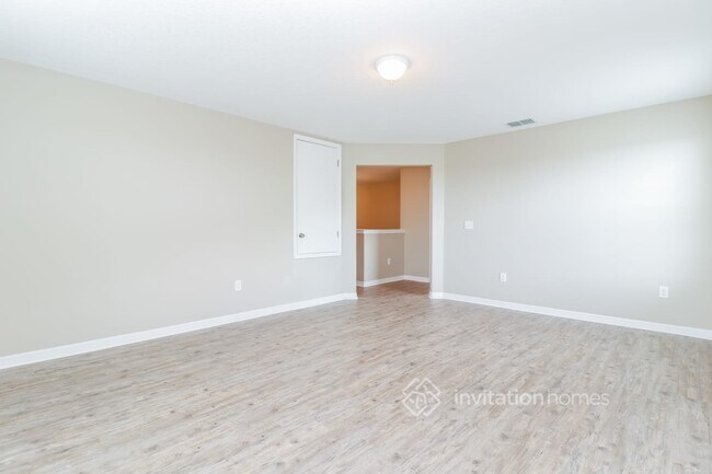 Building Photo - 1812 Oak Pond St