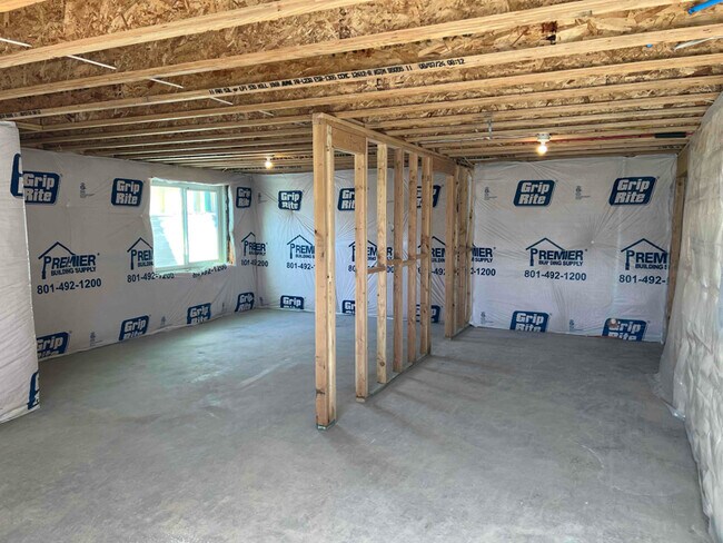 Building Photo - 2801 W 2705 N