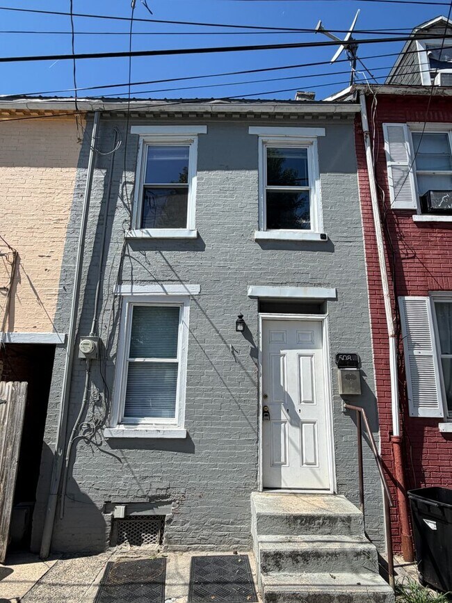 Building Photo - 508 1/2 Woodward Street
