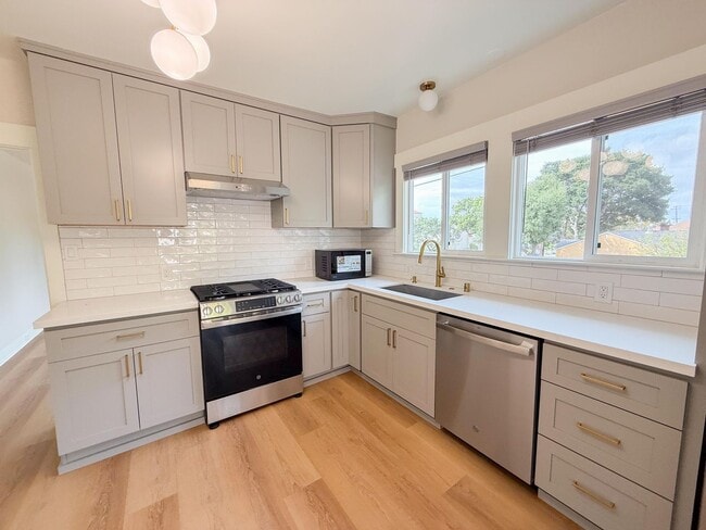 Building Photo - Renovated Single Family Home in Maxwell Park.