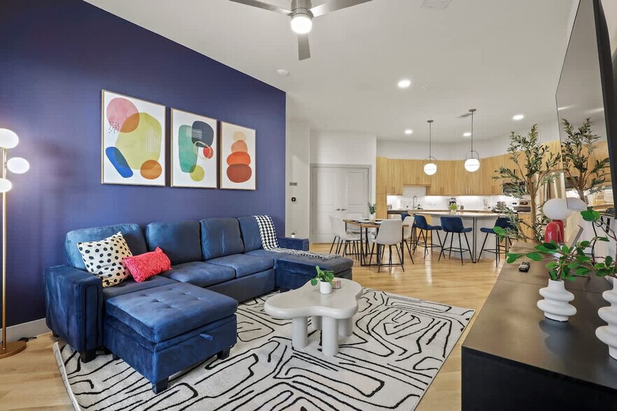 Primary Photo - 13701 Montfort Dr