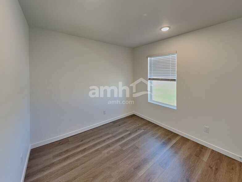 Building Photo - 23583 E 3rd Pl