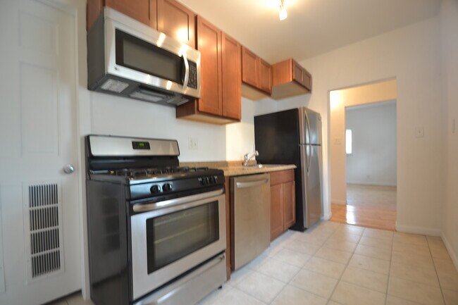 Building Photo - 555 Locust St