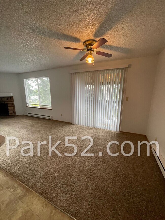 Building Photo - 1/2 Off First Full Month! Upper Floor 2 Bedroom Apartment With Washer/Dryer!