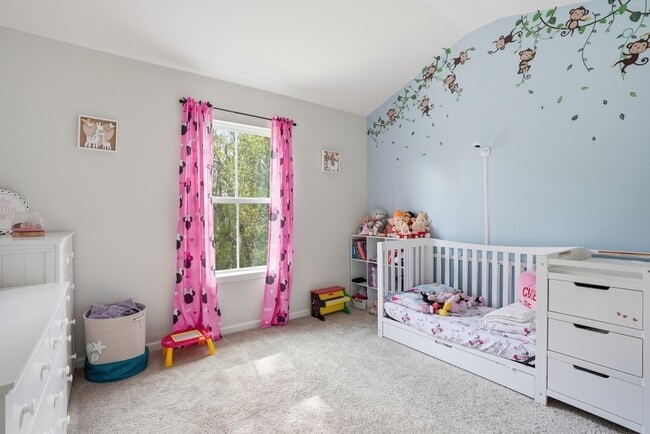 Building Photo - 17 Crown Ct