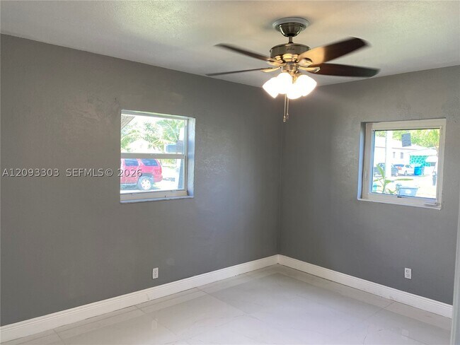 Building Photo - 1850 SW 48th Ave