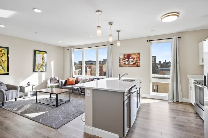 Building Photo - 140 Pearl St