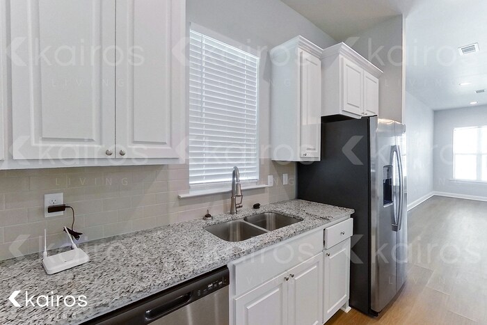 Building Photo - 4848 W Dacha Ln