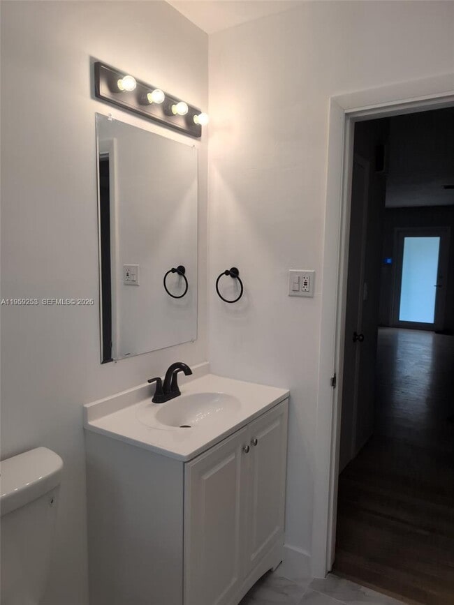 Building Photo - 517 S 19th Ave