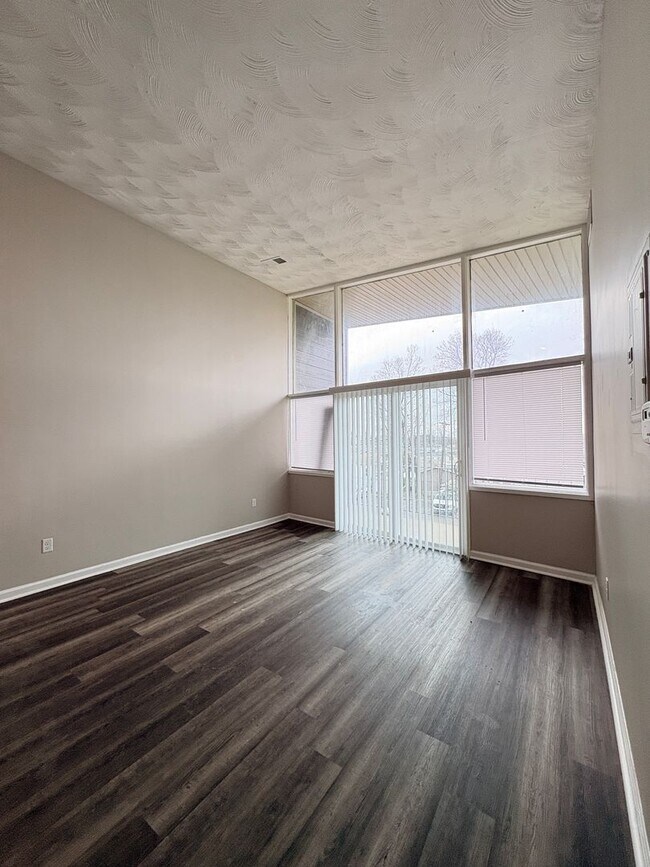 Building Photo - Experience Luxury Living at Bellagio Living I: Modern Apartments in Lawrence, Indiana