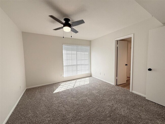Building Photo - 1860 White Oak Dr