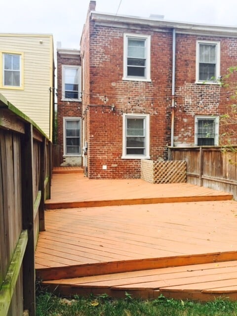 Building Photo - Large 2 Story House, Large Fenced In Yard, Wood Floors, Central Air, Quiet Community