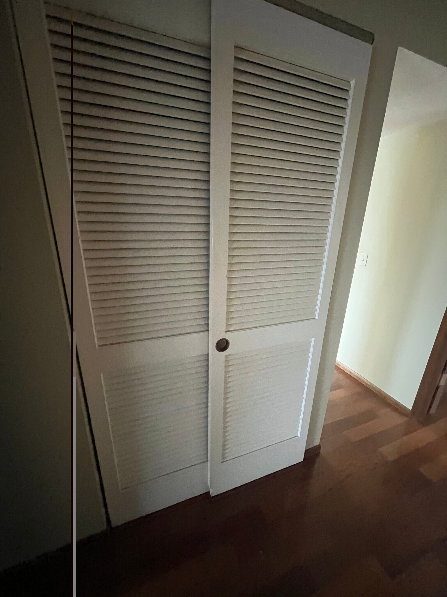 Laundry closet - 7511 N Edgewater Ave