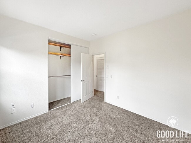 Building Photo - Welcoming 2B/2BA Condo with Balcony, In-Unit Laundry and Pool Access.