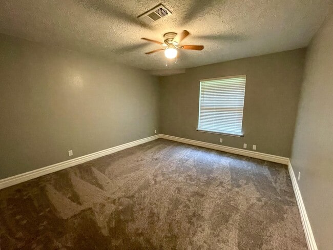 Building Photo - 1365 Wisteria St