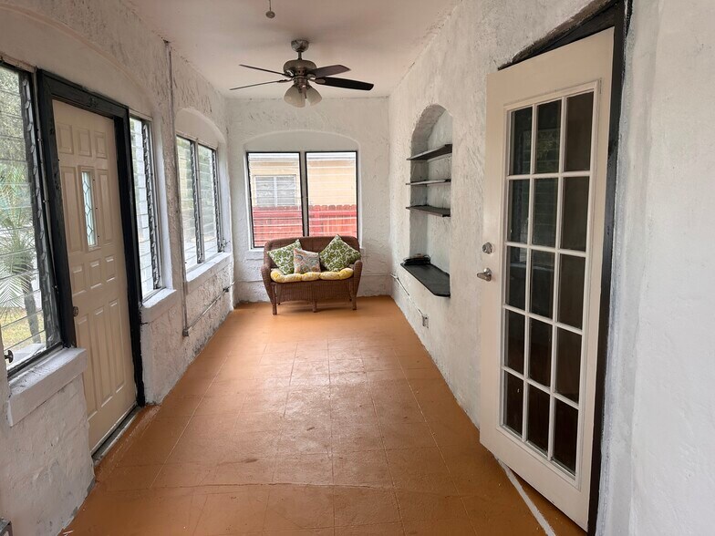 Building Photo - 1934 Washington St