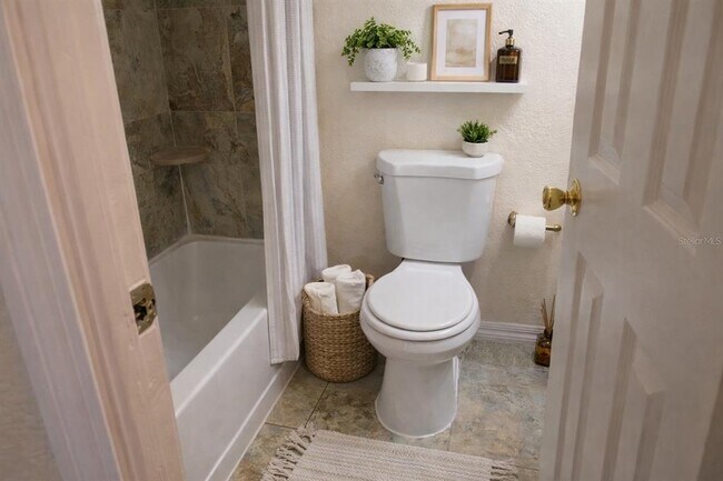 Building Photo - 2911 Antique Oaks Cir