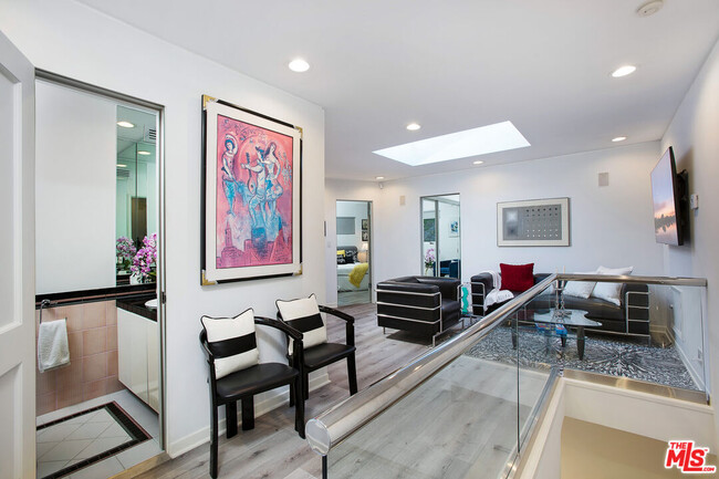 Building Photo - 1166 San Ysidro Dr