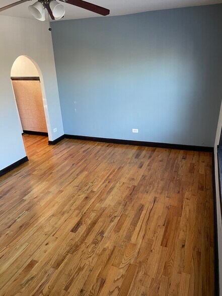 Building Photo - 4019 W Irving Park Rd