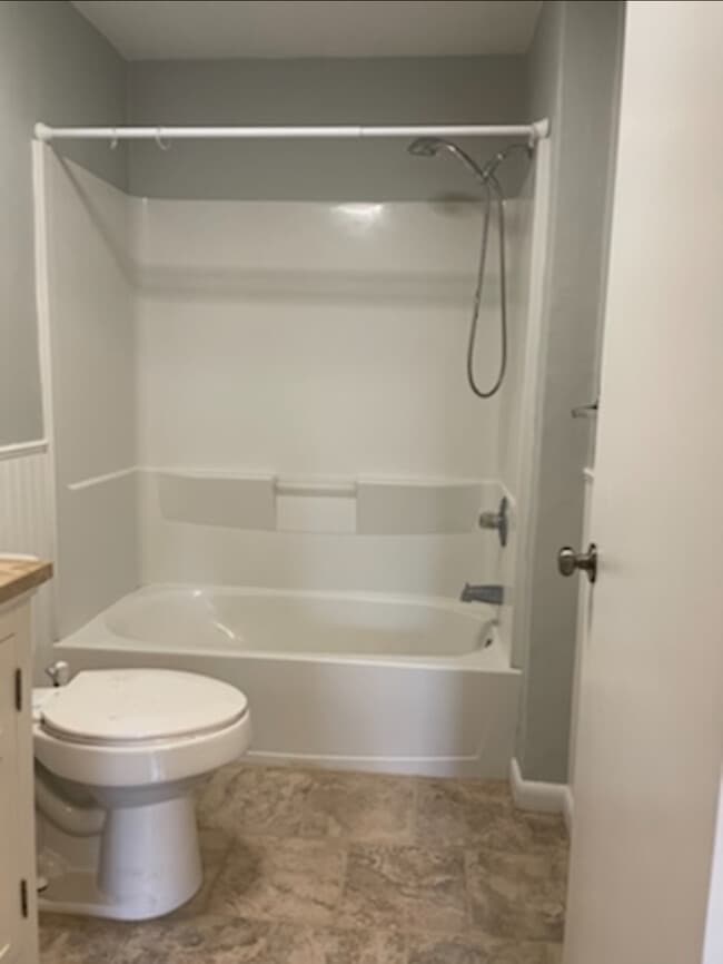 Building Photo - 223 Rundall Plz