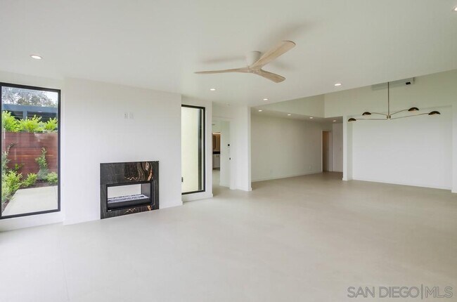 Building Photo - 14066 Crest Way