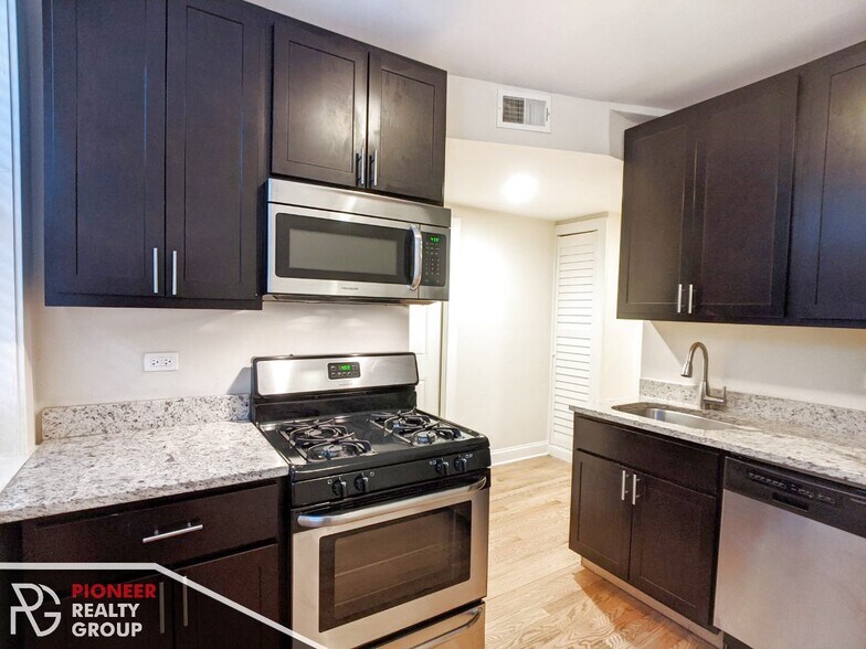 Building Photo - 4036 N Ashland Ave