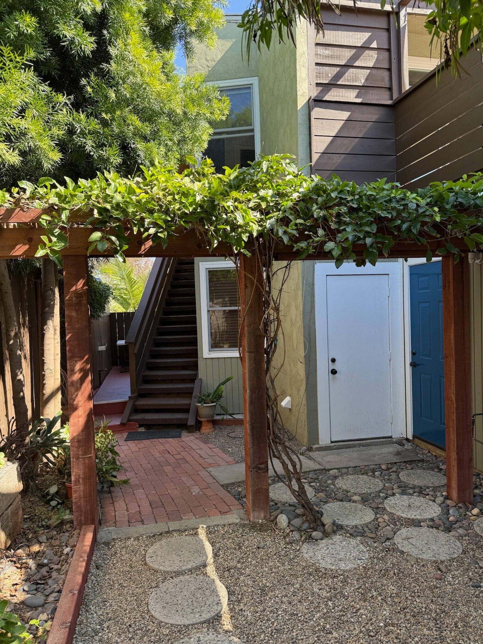 Building Photo - 2271 Edinburg Ave