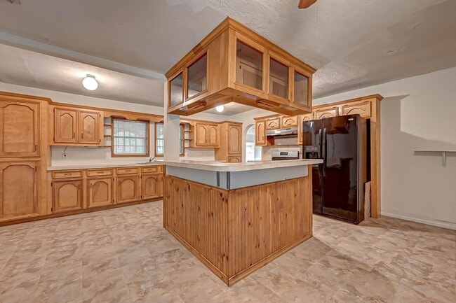 Building Photo - 6109 Saxon Dr