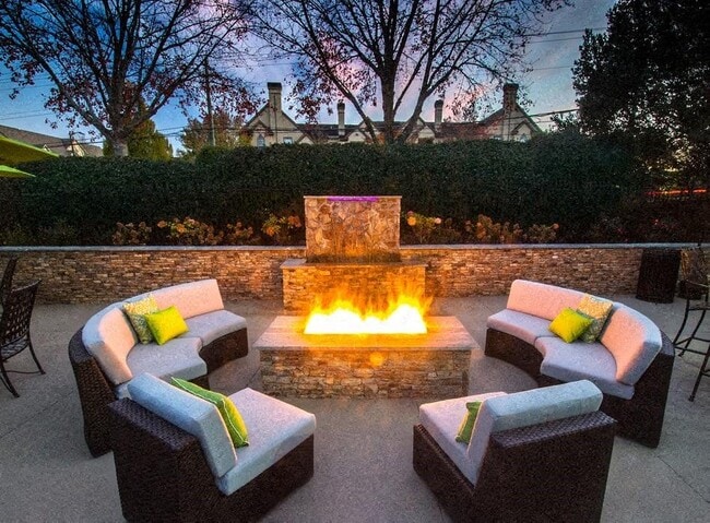 Building Photo - 1970 Peachford Rd