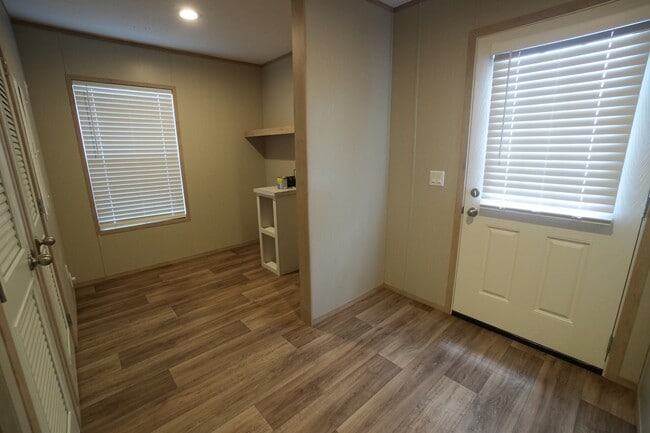 Building Photo - 1812 S Odell Rd