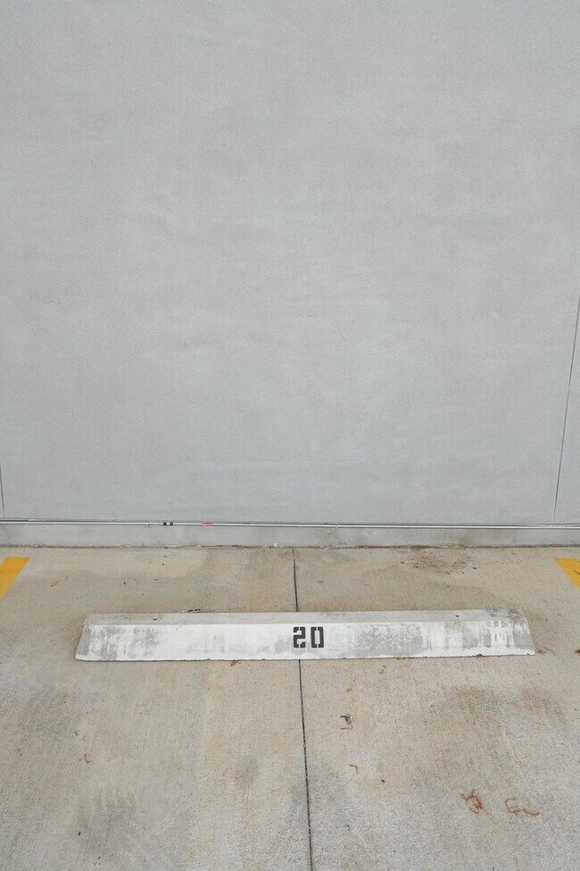 Building Photo - Modern East Austin 2/2 Condo Available Now!