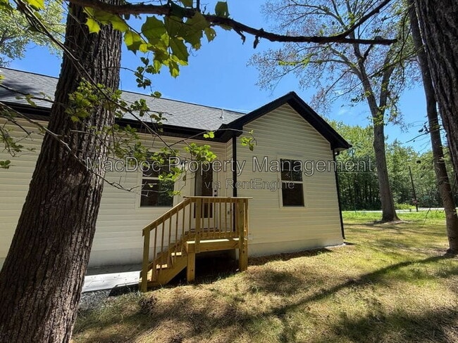 Building Photo - 387 Forest Grove Rd