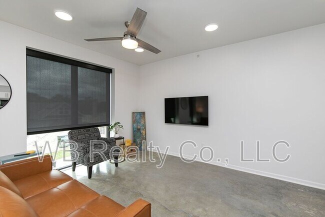 Building Photo - 315 5th St