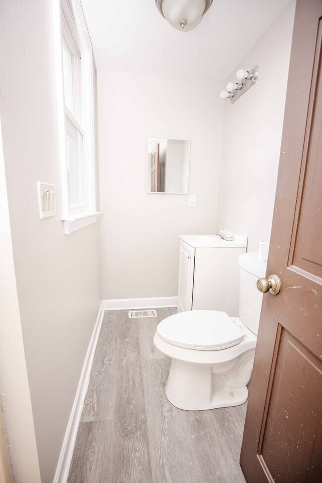 Building Photo - 1101 Radcliffe Dr