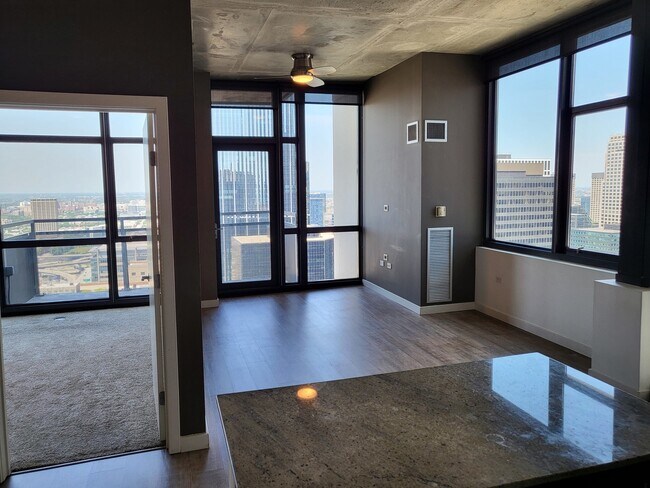 Building Photo - 235 W Van Buren St