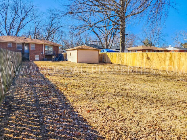 Building Photo - 3 Bedroom 2 bath with a huge fenced in bac...