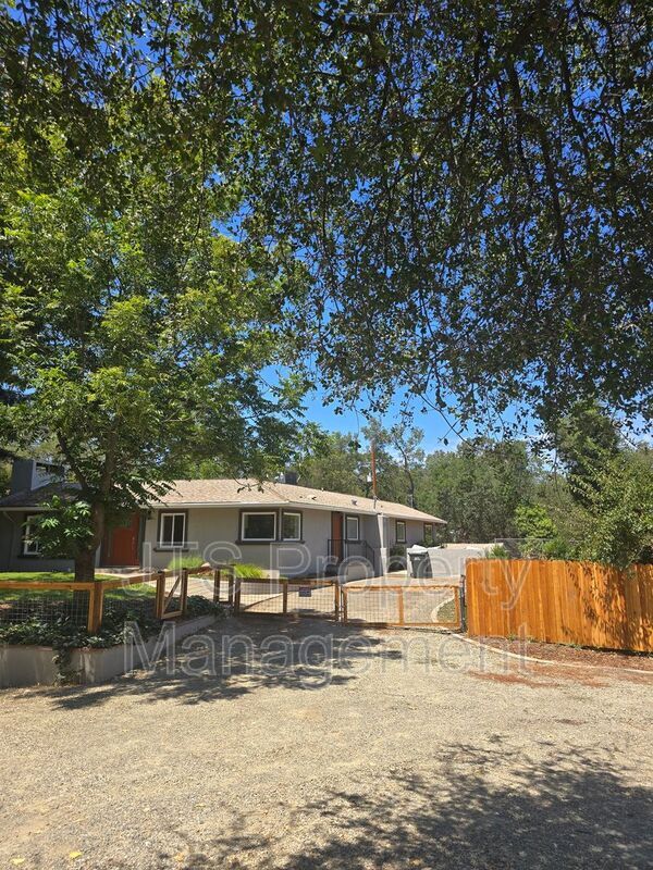 Building Photo - 9421 Fair Oaks Blvd