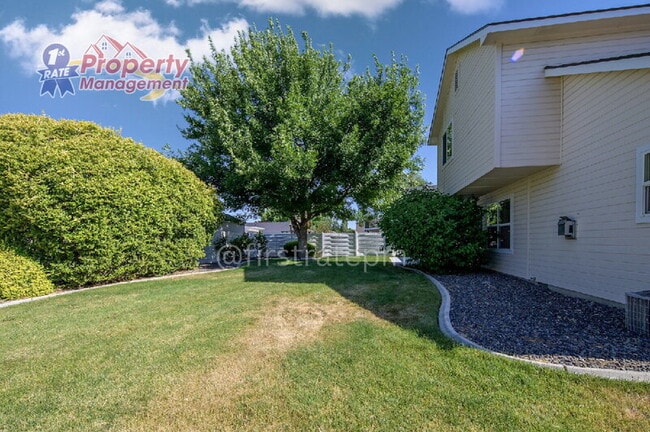 Building Photo - 1923 N Tyra Ave