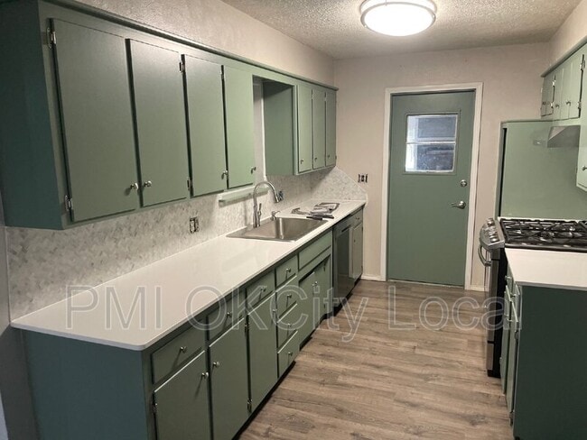 Building Photo - 3708 N Eagle Ln