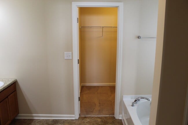 Building Photo - Beautiful 3 BR Ranch in Brownsburg!