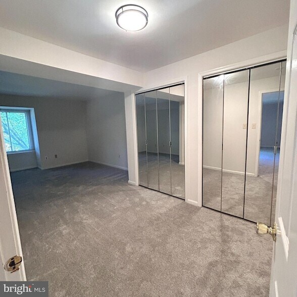 Building Photo - 1705 Mountainview Dr