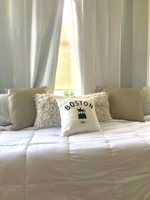 Building Photo - 645 Beacon St